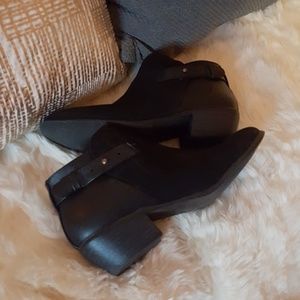 Old navy size 7 black ankle boots